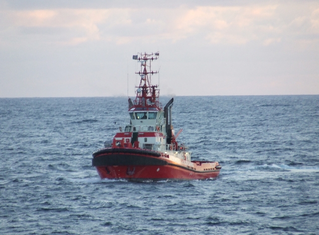 Tug Tug.JPG